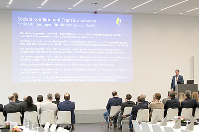 Prof. Dr. Torsten Bölting gab einen Blick in die Forschung und beleuchtete soziale Konflikte als zentrale Herausforderung der Wohnungswirtschaft.