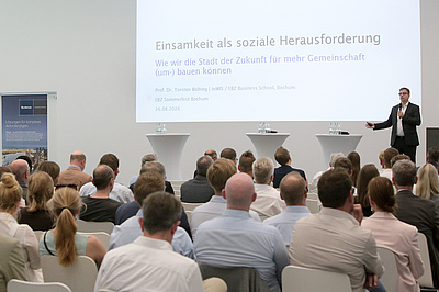 Einsamkeit als soziale Herausforderung war das Thema im Impulsvortrag von Prof. Dr. Torsten Bölting. Bildquelle: EBZ/Andreas Molatta.