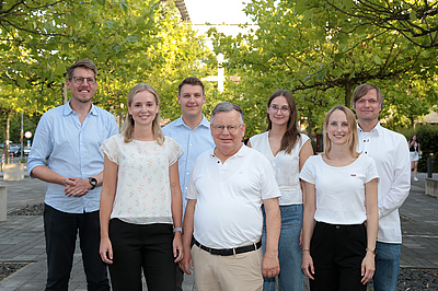 (v.l.n.r.) Sascha Rodenberg, Anna-Lena Bergmann, Fabian Kohlmann, Hans-Jochem Witzke, Leonie Gröning, Lena Weinert,  Prof. Dr.-Ing. Philip Engelhardt.