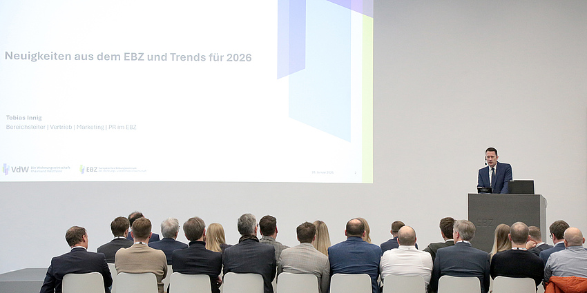 Tobias Innig ordnete die zentralen Megatrends ein, die die Wohnungs- und Immobilienwirtschaft derzeit prägen.