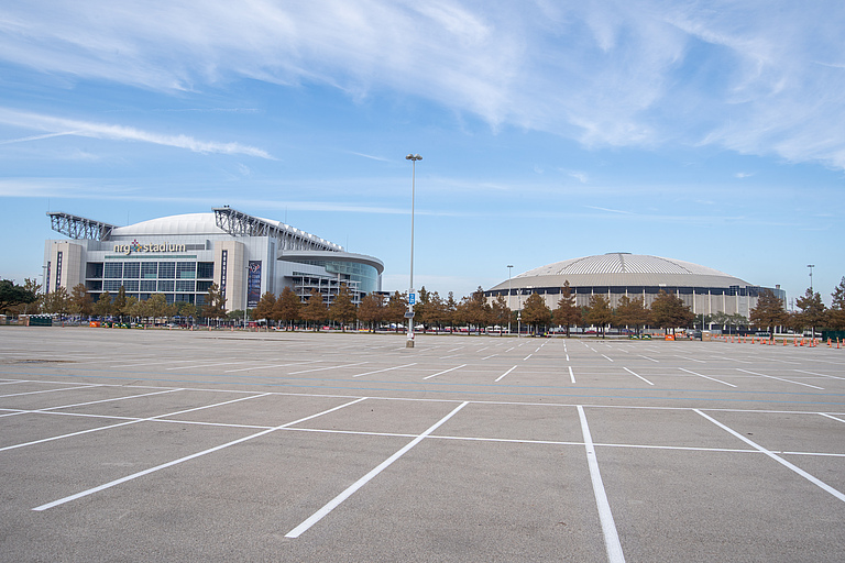 Das NRG Stadium und der Astrodome in Houston