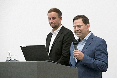 Intelligente Energiesysteme waren das Thema von Thomas Olck-Willers von Buderus Deutschland (re.) und Sascha Haefs von SCHARR. Bildquelle: EBZ/Andreas Molatta. 