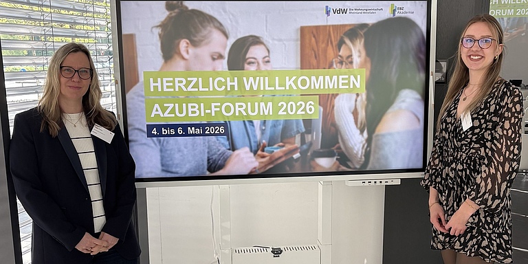 Peggy Evertz, Referentin für berufliche Bildung und Personalentwicklung des VdW Rheinland Westfalen (links) und Larissa Behr, Bildungsreferentin an der EBZ Akademie (rechts). 